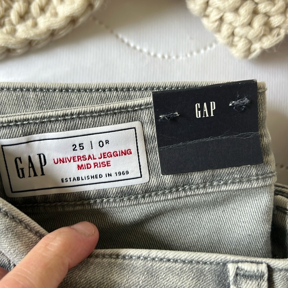 NWT GAP universal jegging mid rise